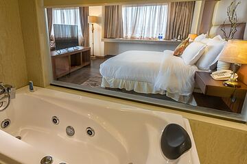 Jetted tub