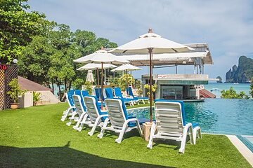 Poolside bar