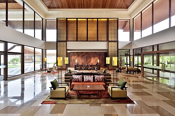 Lobby lounge