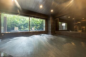 Indoor spa tub