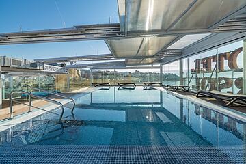 Indoor/outdoor pool