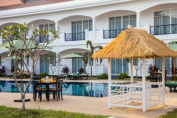 Poolside bar