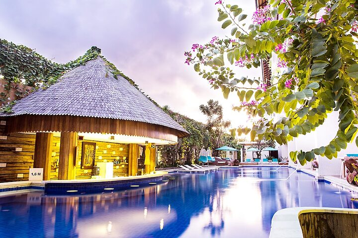 Poolside bar