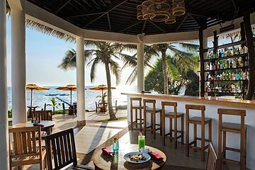 Poolside bar