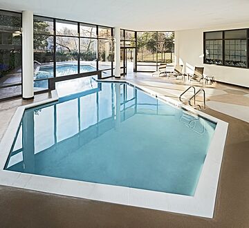 Indoor spa tub