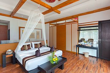 Phi Phi Long Beach Resort & Villa