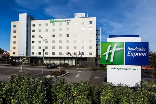 Holiday Inn Express Lisbon - Oeiras an IHG Hotel