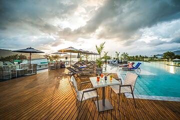 Poolside bar