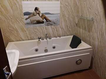 Jetted tub