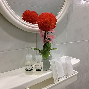Bathroom amenities