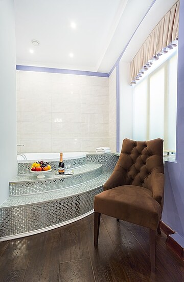 Private spa tub