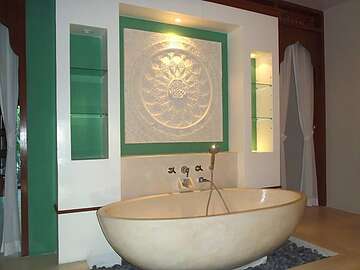 Deep soaking bathtub