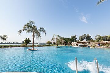Infinity pool