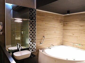 Jetted Tub