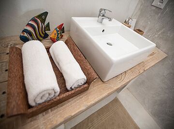 Bathroom amenities