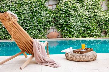 Poolside bar