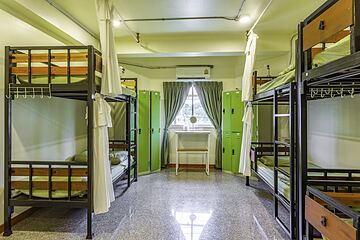 OYO 928 Leaf Hostel