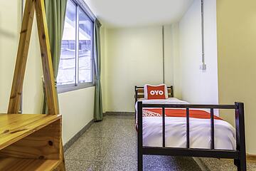 OYO 928 Leaf Hostel