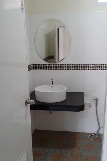 Bathroom sink