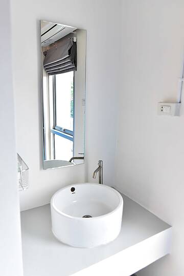 Bathroom sink