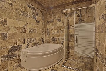 Deep soaking bathtub