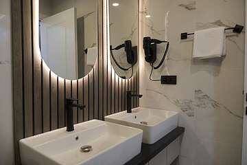 Bathroom sink