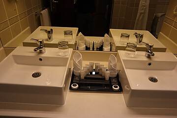 Bathroom sink