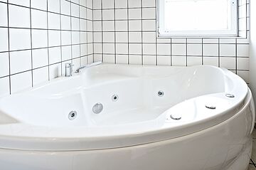 Jetted tub