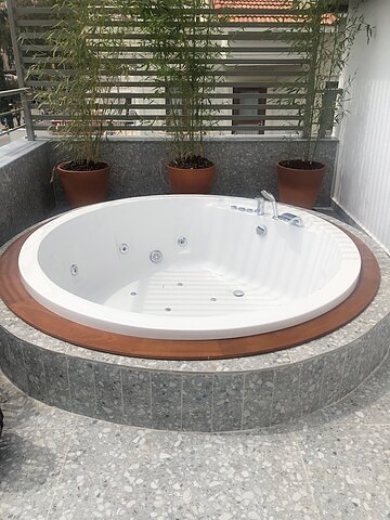 Jetted tub