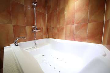 Jetted tub