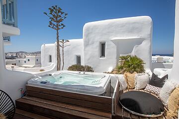 Private spa tub