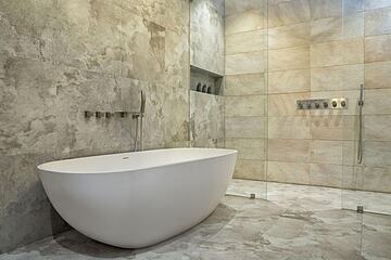 Deep soaking bathtub