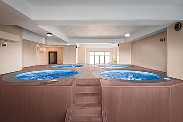 Indoor spa tub